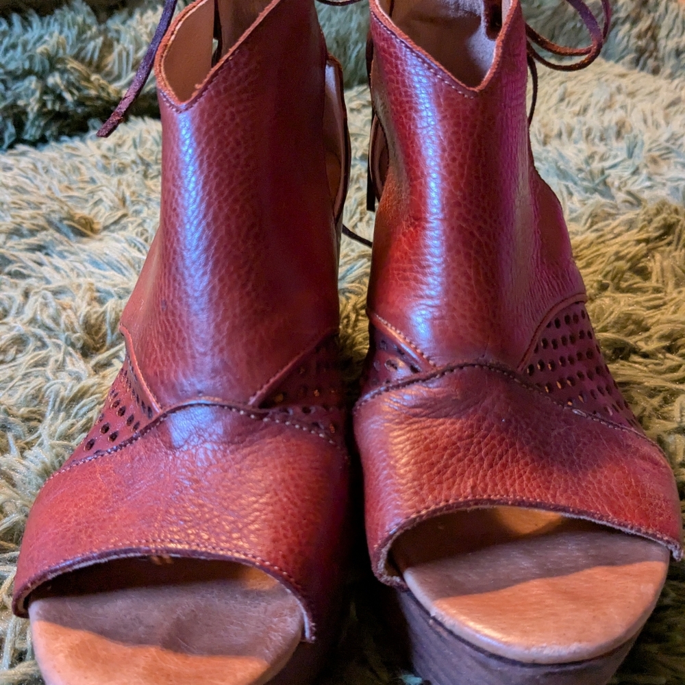 Women's Open-Toe Leather Ankle Booties. Cut Out Design, Dark Cognac Pebbled